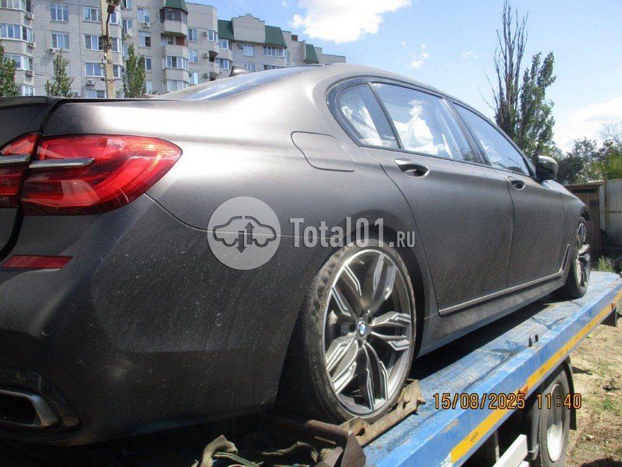 Фото BMW M7 10