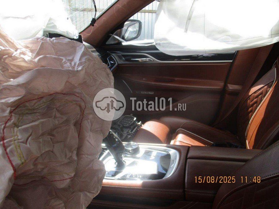 Фото BMW M7 16