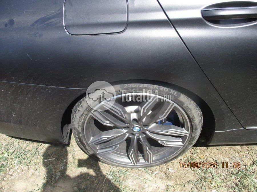Фото BMW M7 82