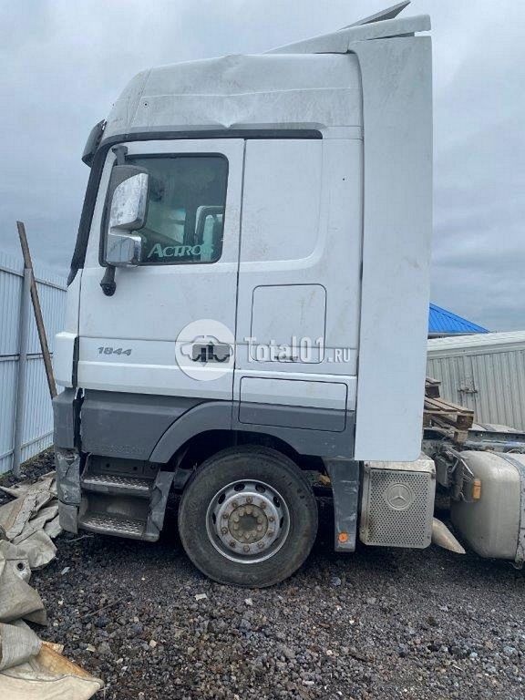 Фото Mercedes-Benz Actros 1844 140