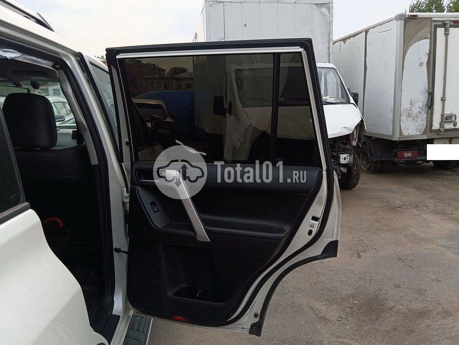 Фото Toyota Land Cruiser 108