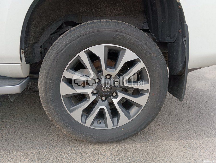 Фото Toyota Land Cruiser 142