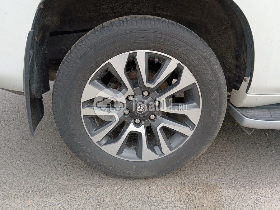 Фото Toyota Land Cruiser 148