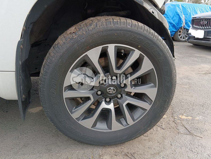 Фото Toyota Land Cruiser 152