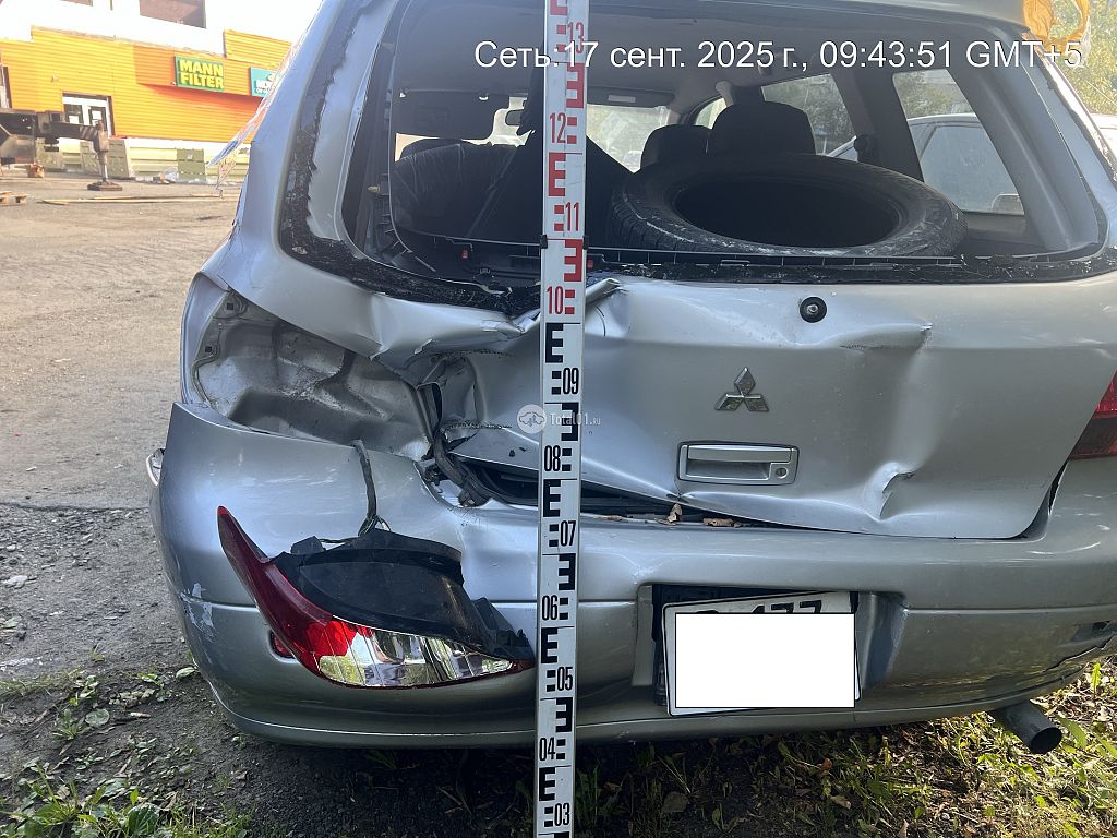 Фото Mitsubishi Airtrek 12