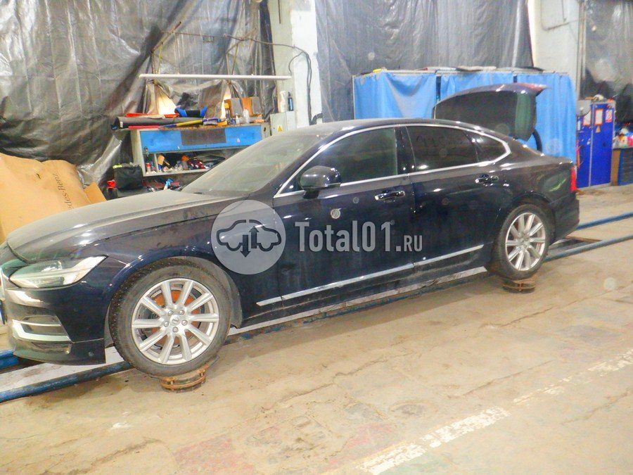 Фото Volvo S90 10