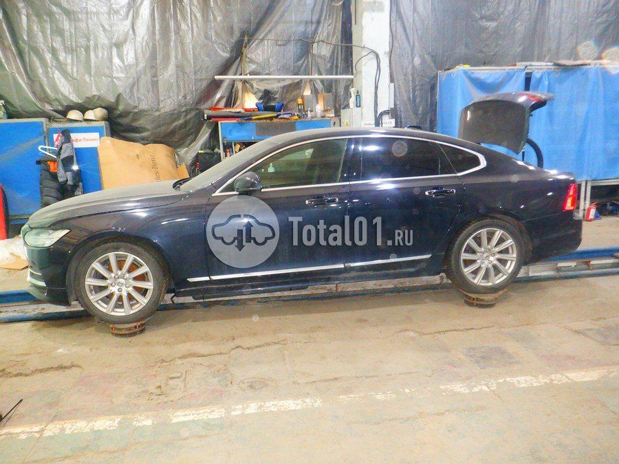 Фото Volvo S90 12