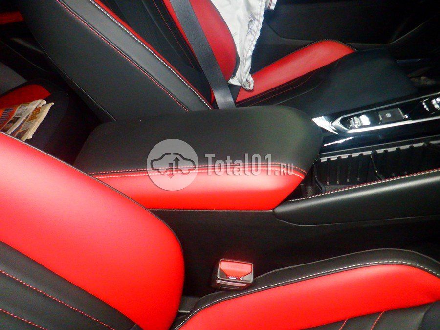 Фото Geely Coolray 38