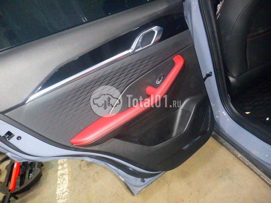 Фото Geely Coolray 78