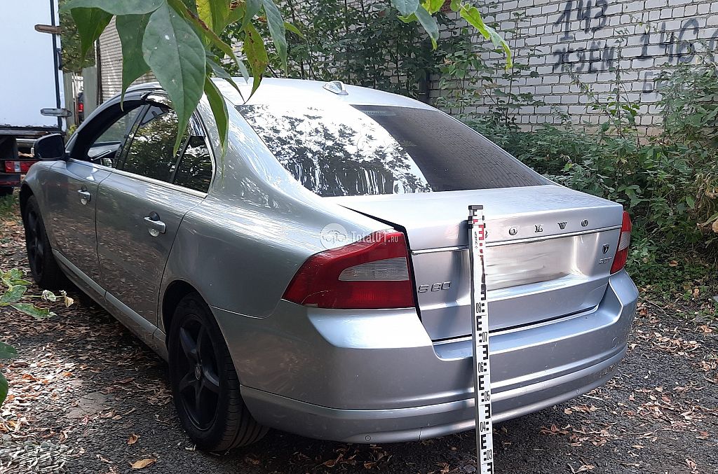Фото Volvo S80 4