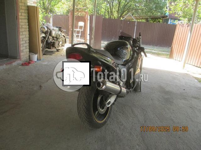 Фото Honda CBR1100XX 10