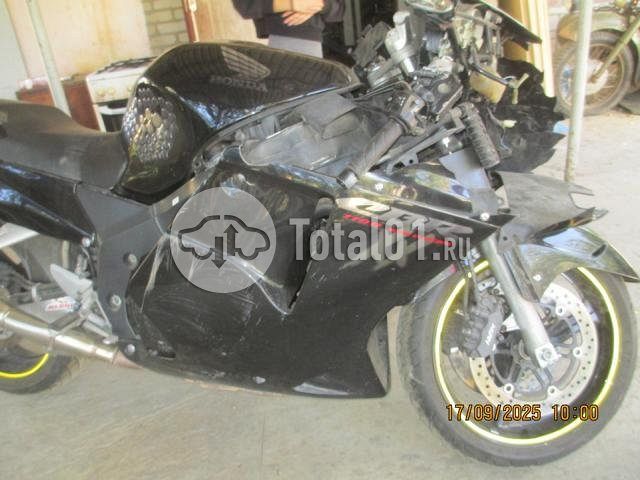 Фото Honda CBR1100XX 24