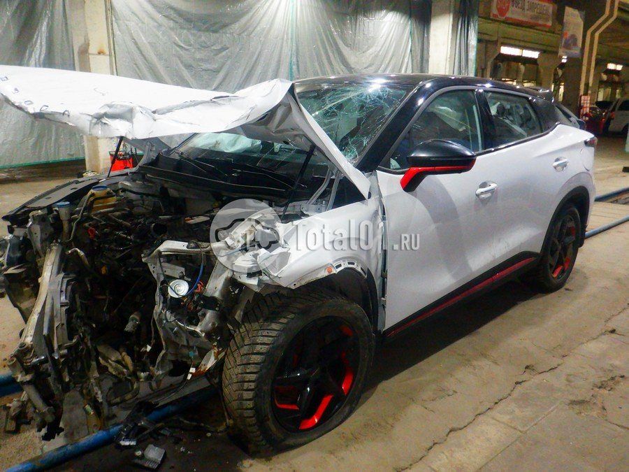 Фото OMODA C5 10