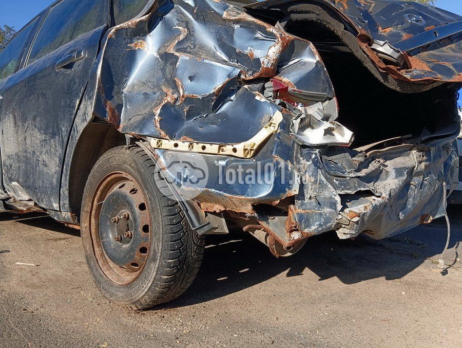 Фото Nissan Almera 78