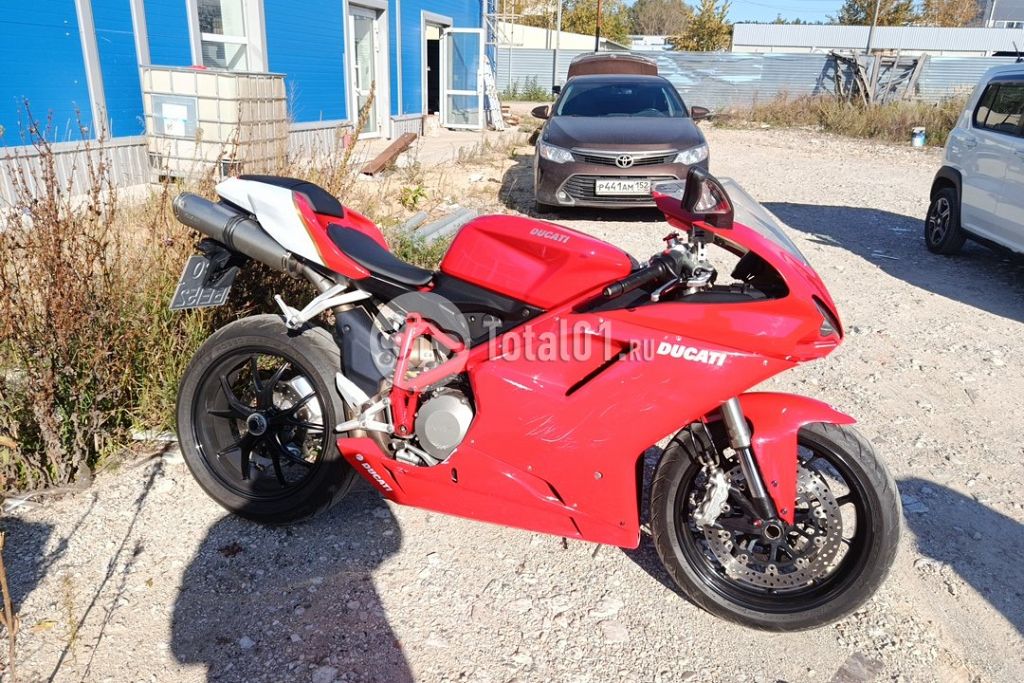 Фото Ducati Streetfighter 8