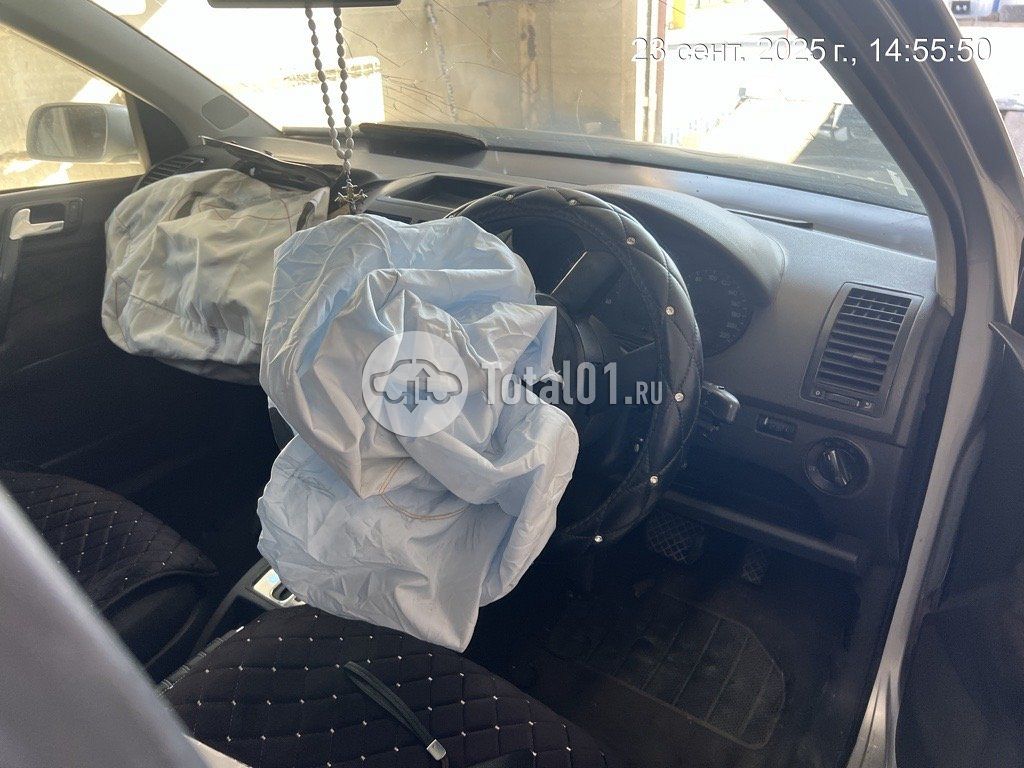 Фото Volkswagen Polo 14