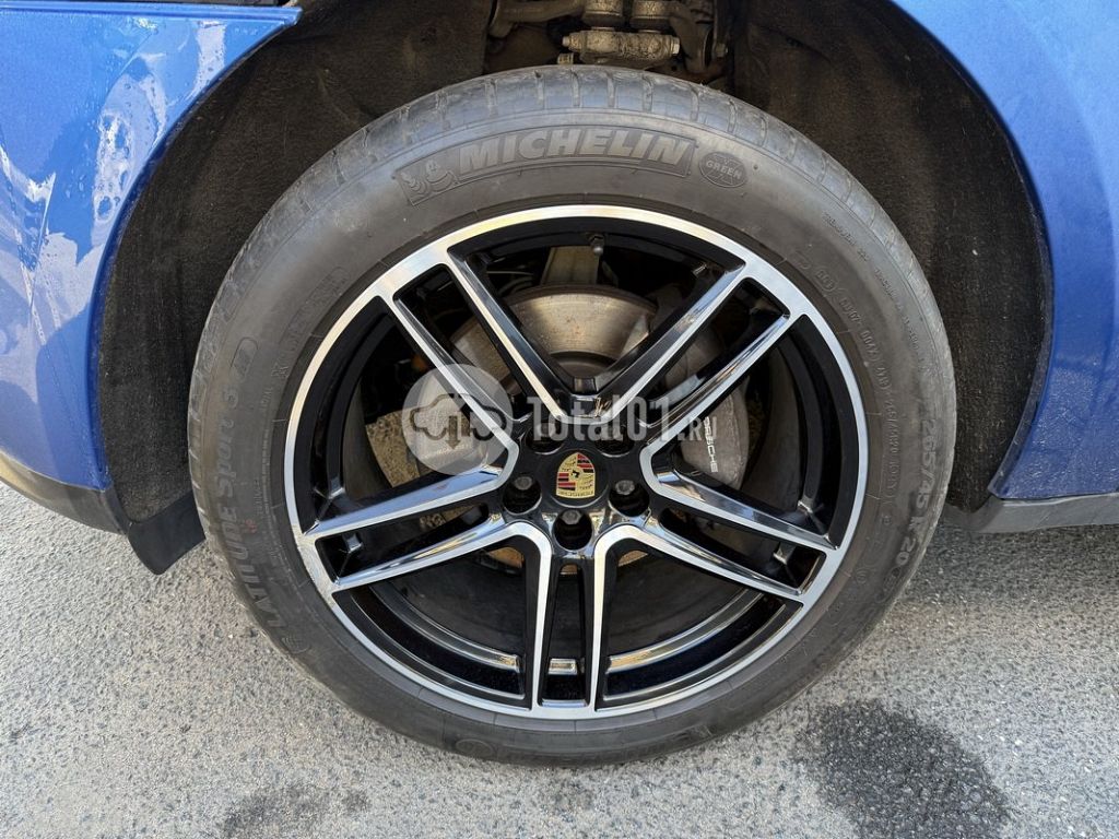 Фото Porsche Macan 208