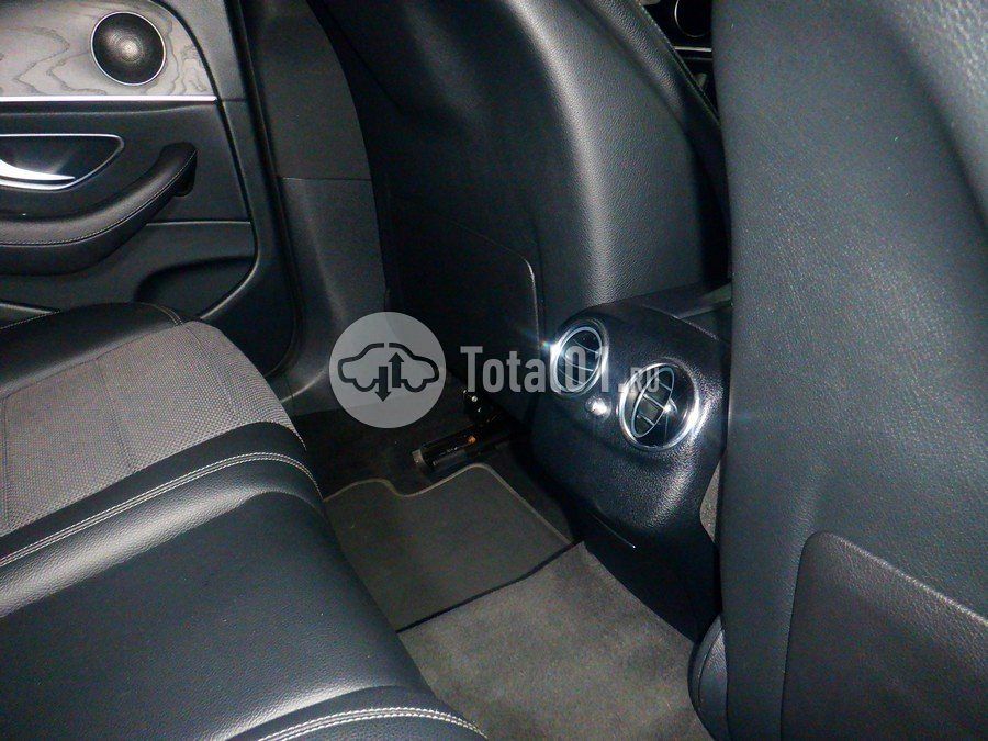 Фото Mercedes-Benz E-класс 64