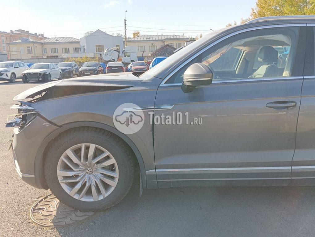 Фото Volkswagen Touareg 40