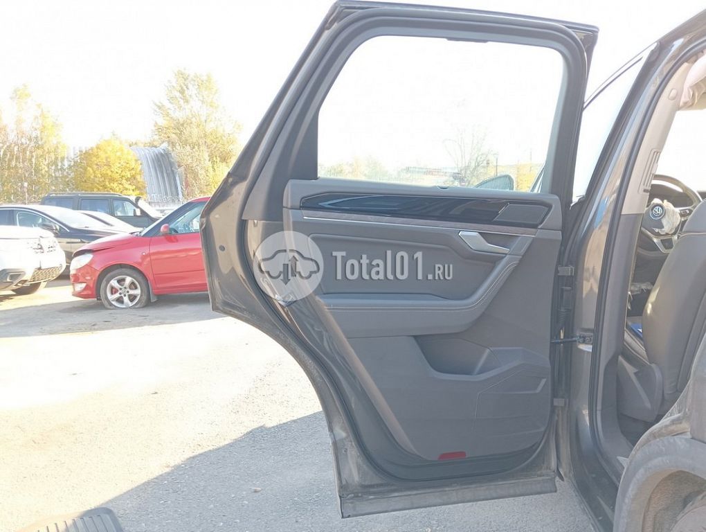 Фото Volkswagen Touareg 100