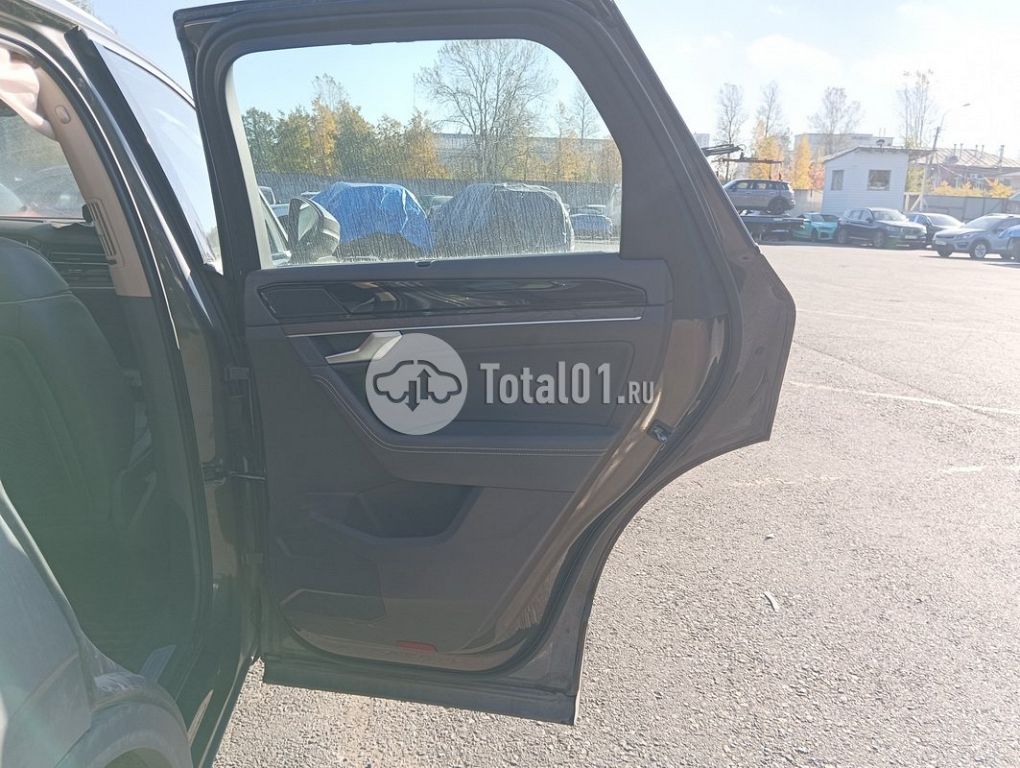 Фото Volkswagen Touareg 130