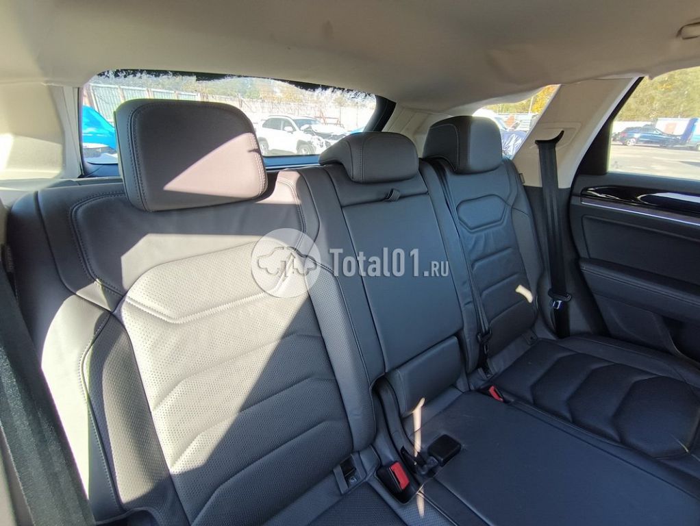 Фото Volkswagen Touareg 140