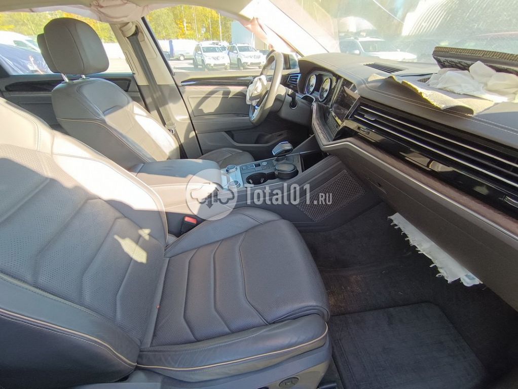 Фото Volkswagen Touareg 150