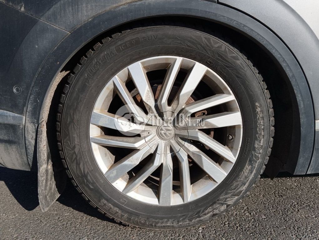 Фото Volkswagen Touareg 180