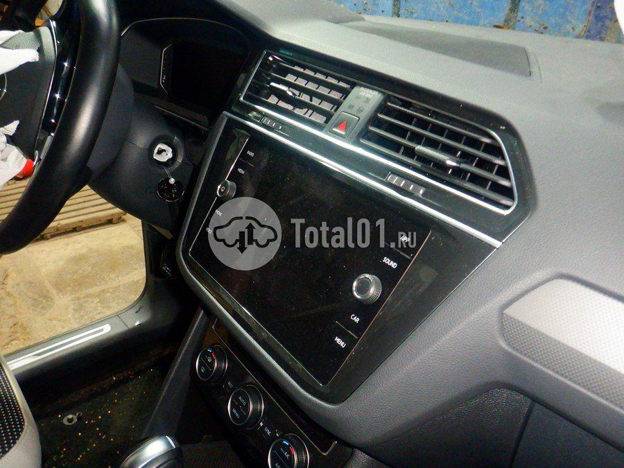 Фото Volkswagen Tiguan 30