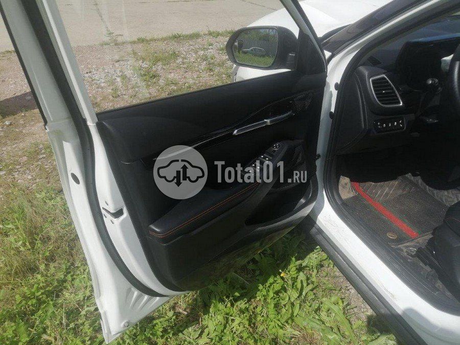 Фото KIA KX3 16