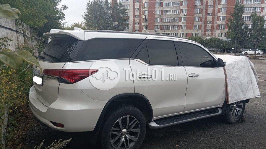 Фото Toyota Fortuner 4