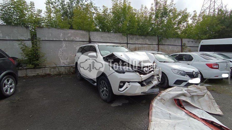 Фото Toyota Fortuner 12