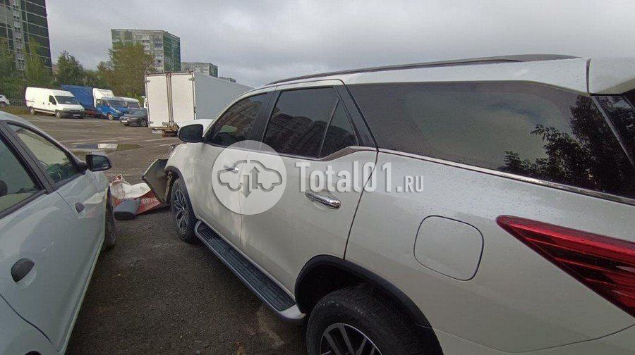 Фото Toyota Fortuner 16
