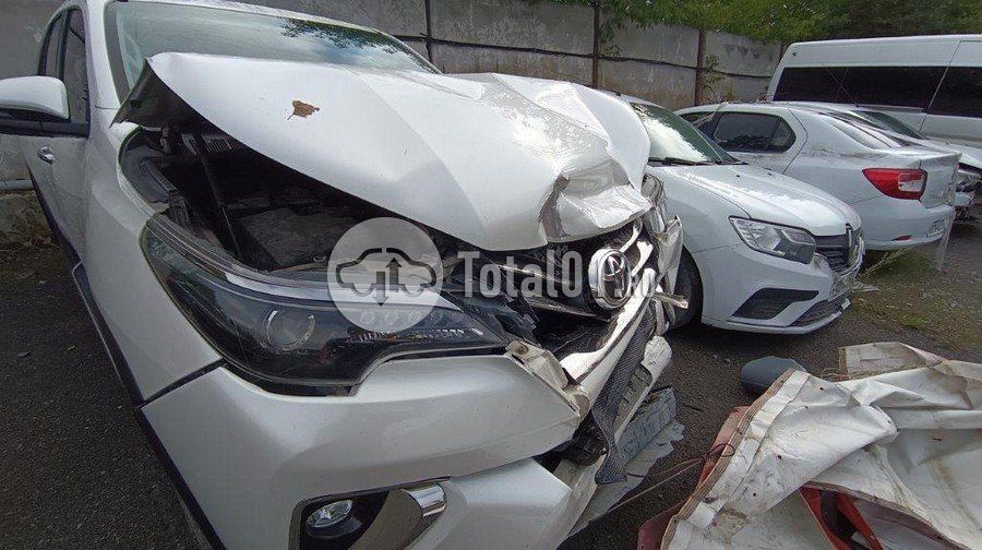 Фото Toyota Fortuner 18
