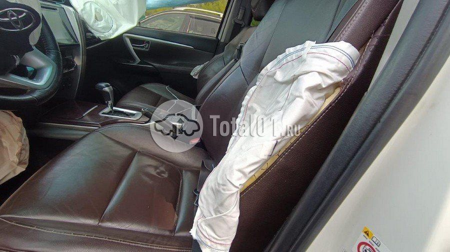 Фото Toyota Fortuner 46