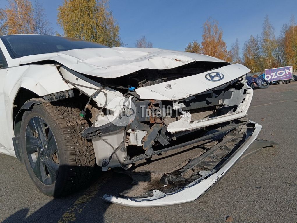 Фото Hyundai Elantra 16