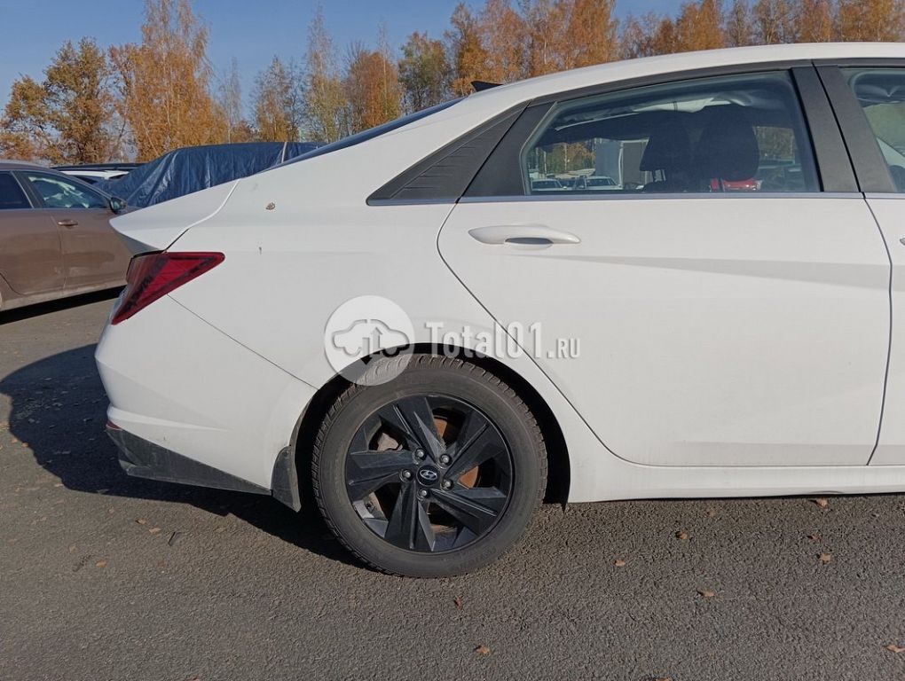 Фото Hyundai Elantra 46