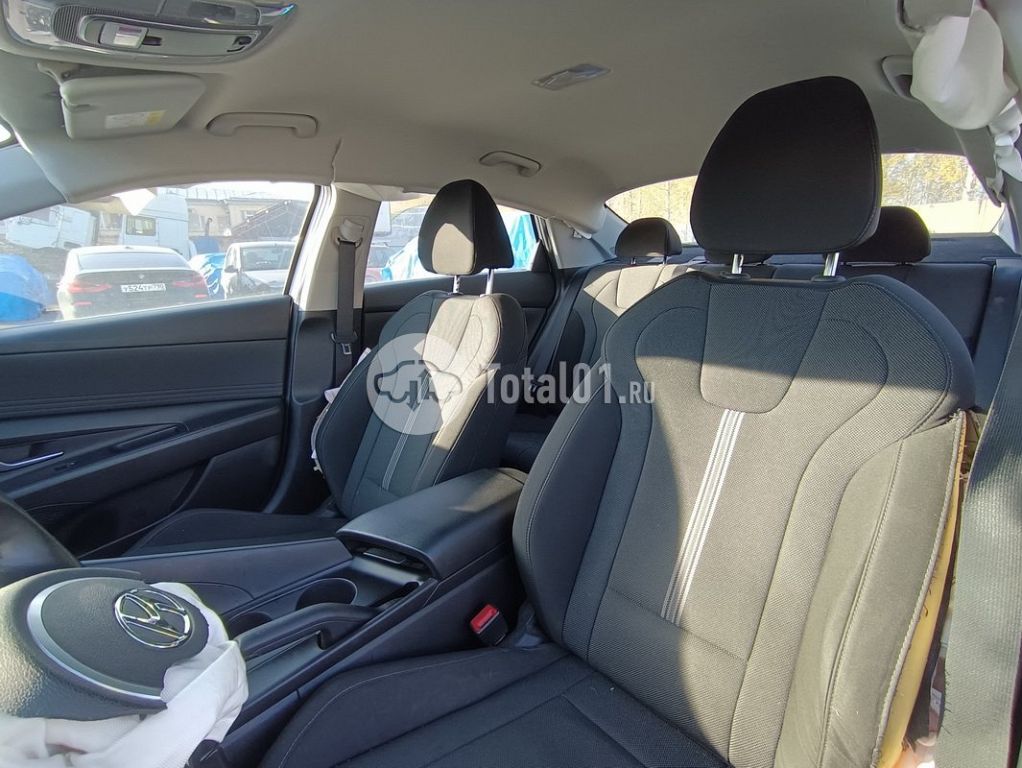 Фото Hyundai Elantra 100