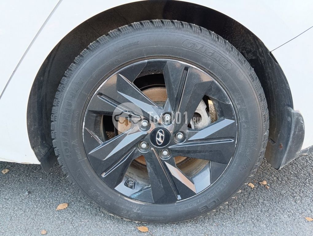 Фото Hyundai Elantra 180