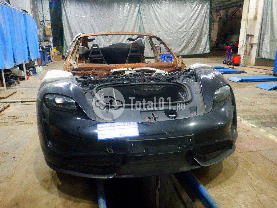 Фото Porsche Taycan 4