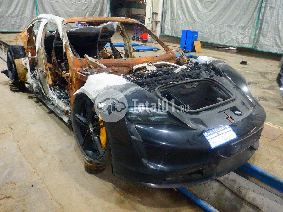 Фото Porsche Taycan 10