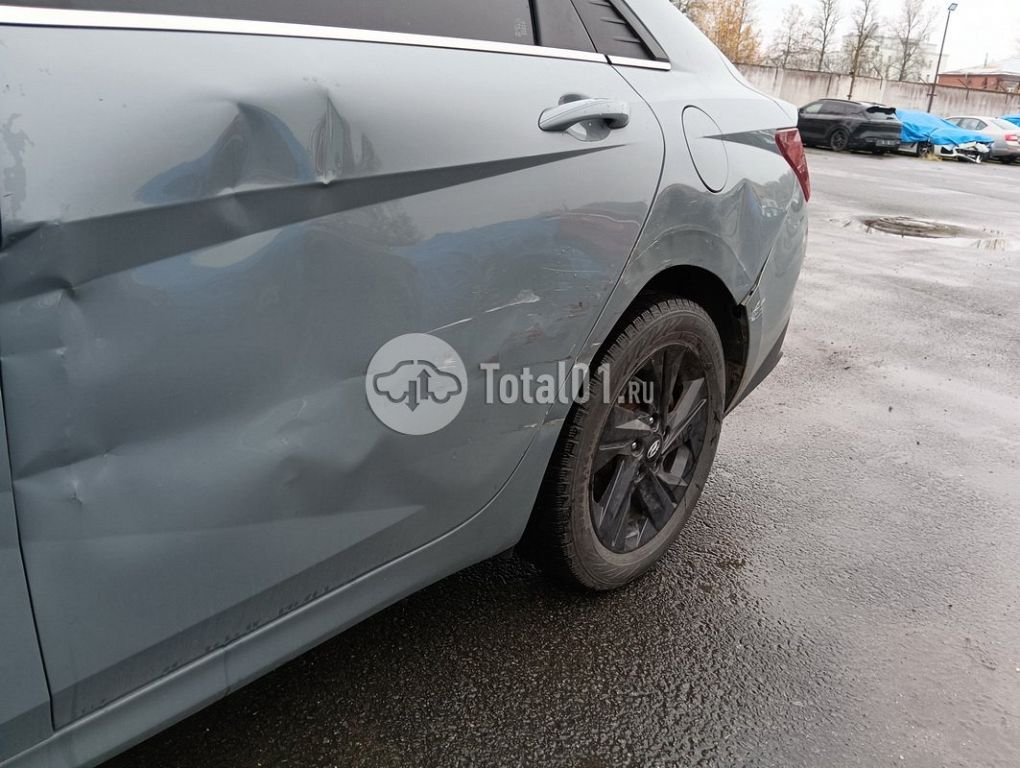 Фото Hyundai Elantra 46