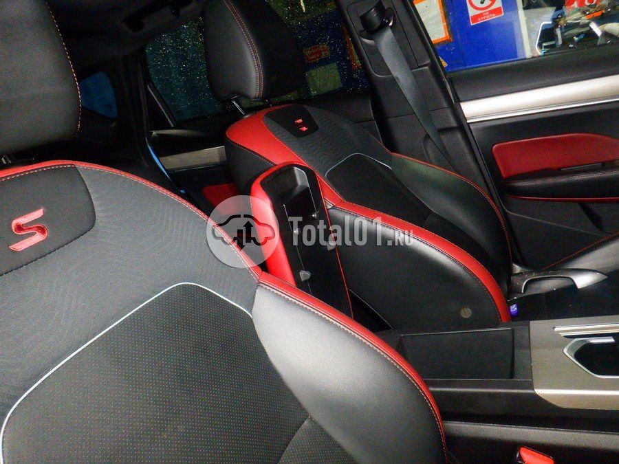 Фото Geely Coolray 34