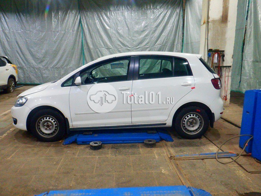Фото Volkswagen Golf Plus 10
