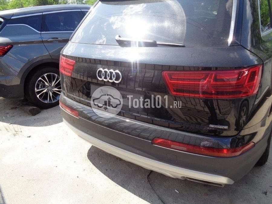 Фото Audi Q7 12