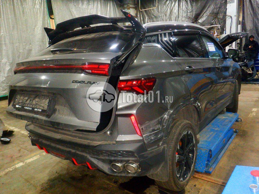 Фото Geely Coolray 14