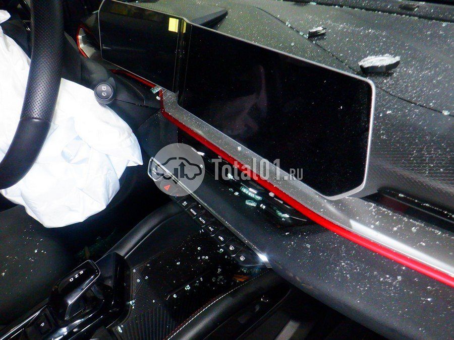 Фото Geely Coolray 38