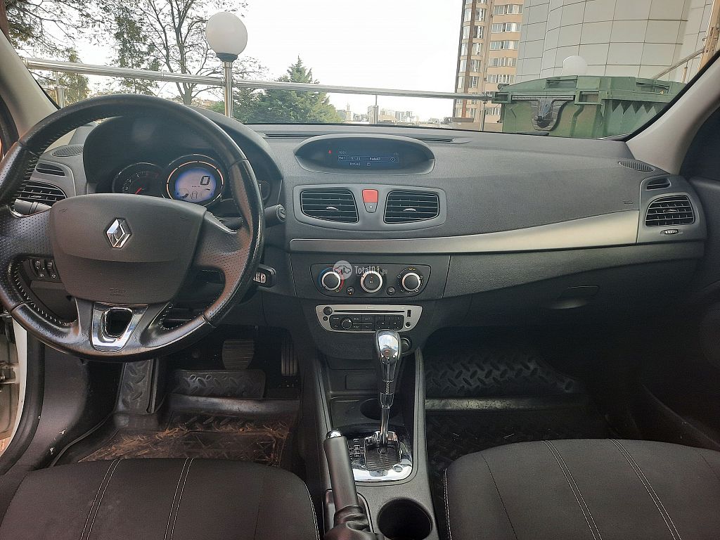 Фото Renault Fluence 14