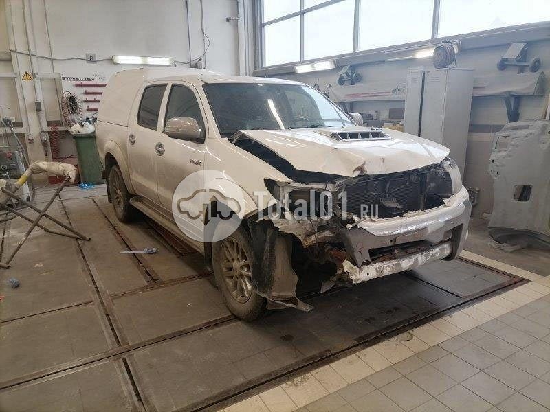 Фото Toyota Hilux 4