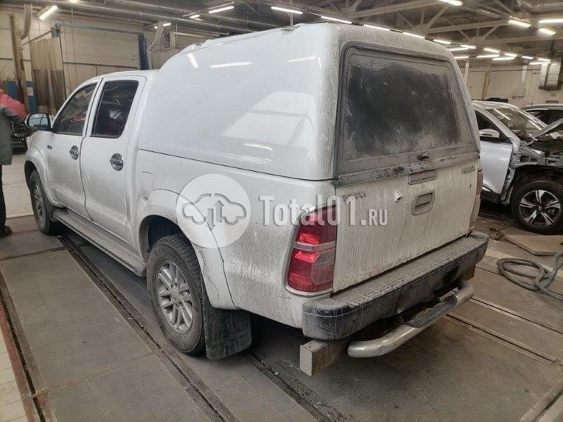 Фото Toyota Hilux 8